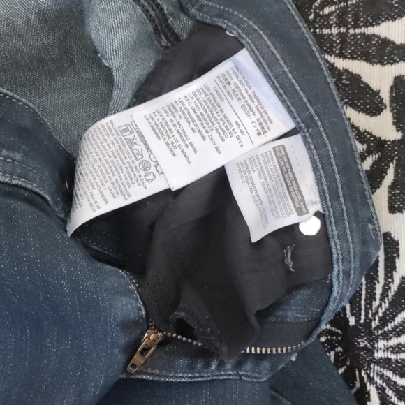 Capri's - Picture 3 of 5